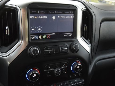 Used 2020 Chevrolet Silverado 2500 LTZ w/ LTZ Convenience Package image 27