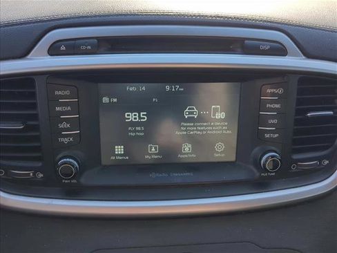 Used 2017 Kia Sorento LX w/ LX Convenience Package image 17