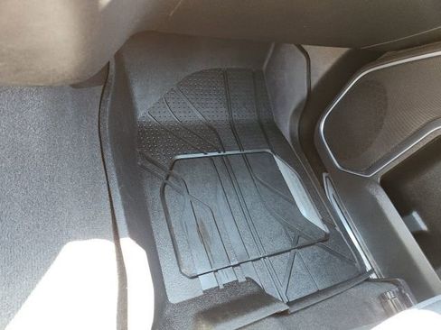 Used 2022 Chevrolet Silverado 1500 LT image 36