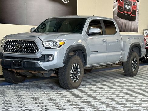 Used 2019 Toyota Tacoma TRD Off-Road w/ Technology Package AWD/4WD image 8