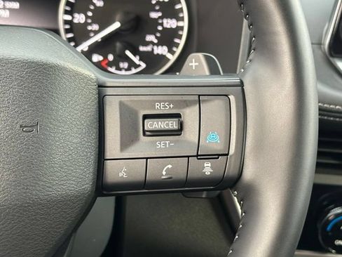Used 2025 Nissan Rogue SV AWD/4WD image 39