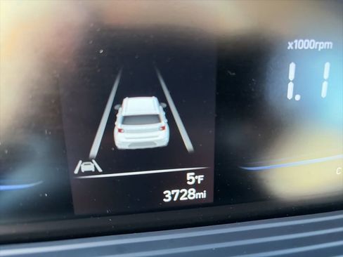 Used 2025 Hyundai Venue Limited image 14