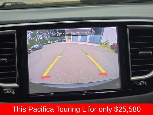 Used 2024 Chrysler Pacifica Touring-L image 31