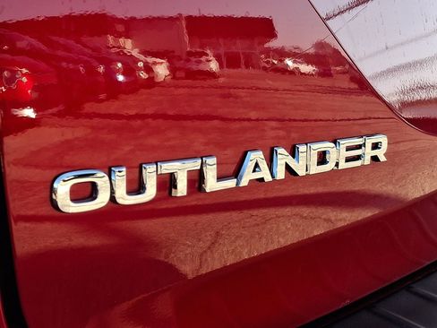 New 2026 Mitsubishi Outlander ES image 24