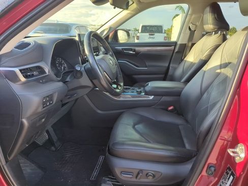 Used 2021 Toyota Highlander Platinum AWD/4WD image 12
