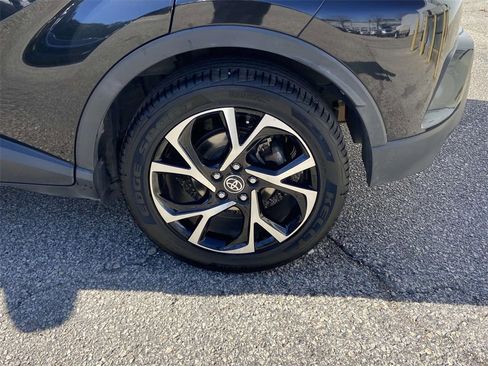 Used 2020 Toyota C-HR XLE image 8