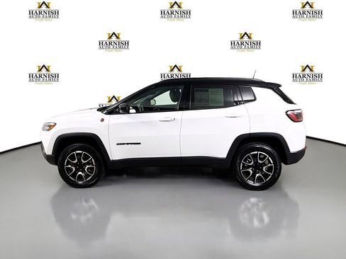 Used 2024 Jeep Compass Trailhawk image 4