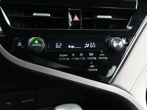 Used 2024 Toyota Camry SE w/ Audio Upgrade Package FWD image 21