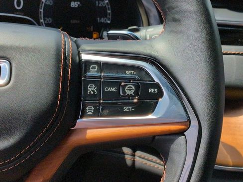 Used 2025 Jeep Grand Cherokee L Summit AWD/4WD image 26