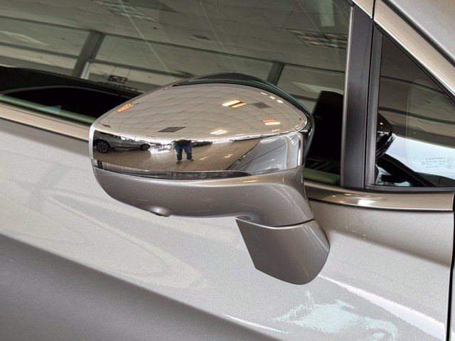 Used 2018 Chrysler Pacifica Limited w/ Advanced Safetytec Group FWD image 13