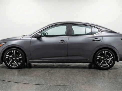 Used 2025 Nissan Sentra SV image 5