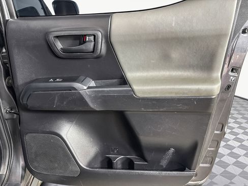 Used 2020 Toyota Tacoma SR image 26
