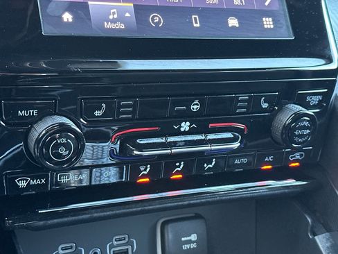 New 2025 Jeep Grand Cherokee Laredo X w/ Luxury Tech Group I image 20