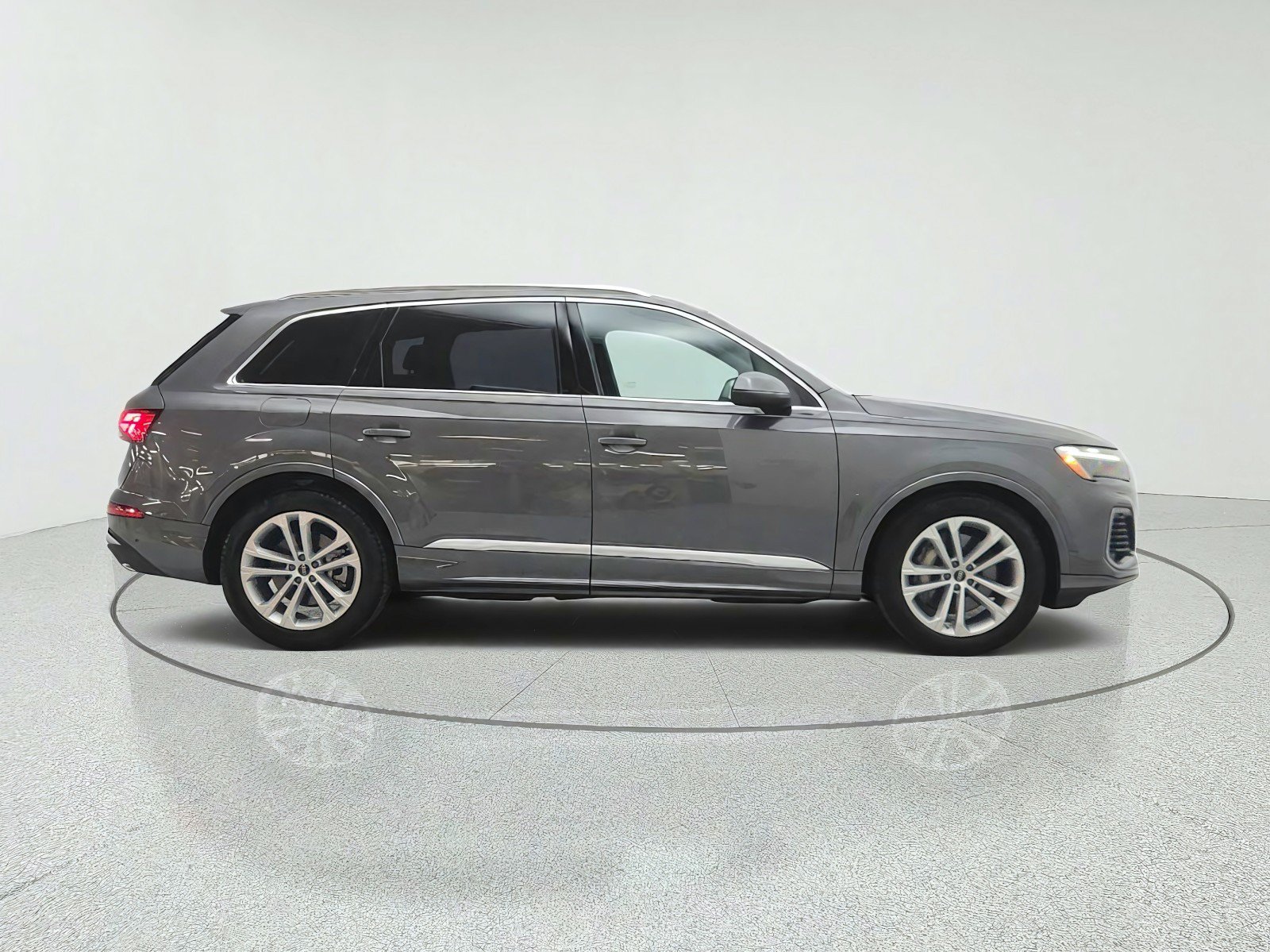 Used 2025 Audi Q7 3.0T Premium Plus w/ Premium Plus Package AWD/4WD image 4