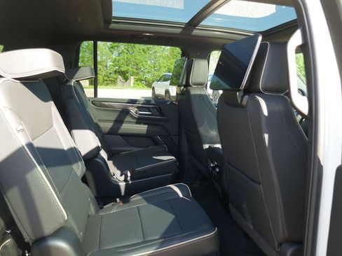 New 2026 GMC Yukon XL Elevation w/ Elevation Premium Package AWD/4WD image 13