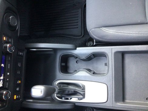 Used 2022 Nissan Frontier SV image 11