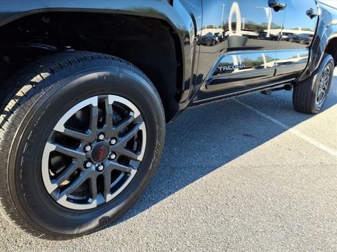 Used 2024 Toyota Tacoma TRD Sport image 9