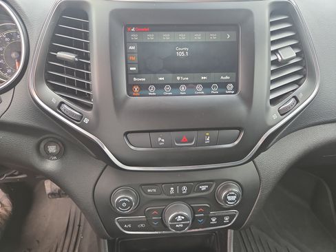 Certified 2020 Jeep Cherokee Latitude Lux w/ Comfort/Convenience Group AWD/4WD image 26