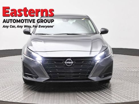 Used 2025 Nissan Altima 2.5 SV image 2