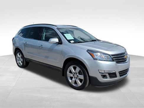 Used 2016 Chevrolet Traverse LT w/ Style and Technology Package AWD/4WD image 3