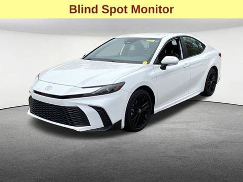 Used 2025 Toyota Camry SE FWD image 4