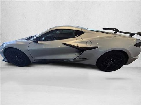 Used 2026 Chevrolet Corvette Z06 w/ Z07 Performance Package RWD image 9
