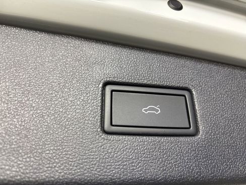 Used 2024 Volkswagen Tiguan SE image 22