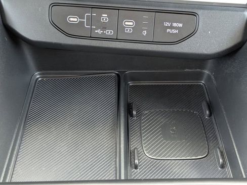 Certified 2025 Kia Carnival SX Prestige FWD image 35