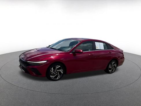 Used 2025 Hyundai Elantra SEL FWD image 3