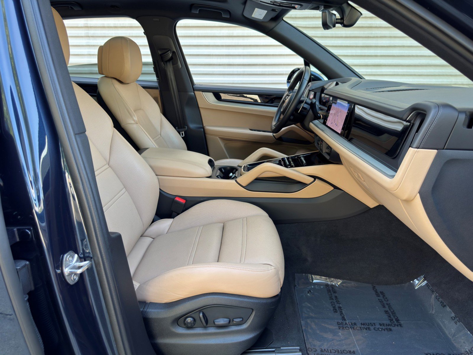 Used 2024 Porsche Cayenne AWD/4WD image 16