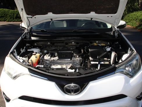 Used 2018 Toyota RAV4 XLE AWD/4WD image 21
