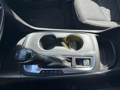 Used 2021 Chevrolet Equinox LT image 30