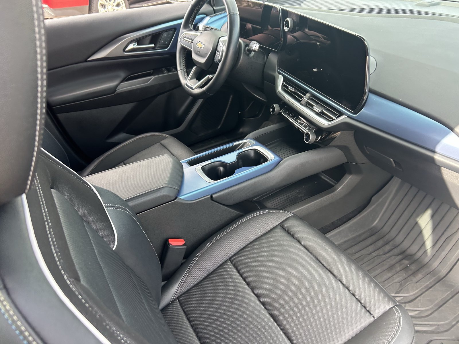 Certified 2024 Chevrolet Equinox EV LT FWD image 13