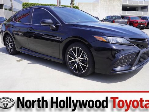 Used 2024 Toyota Camry SE image 1