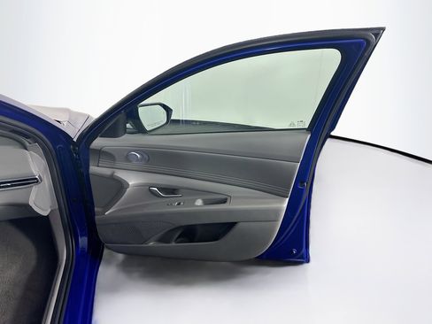 Used 2025 Hyundai Elantra SEL FWD image 33