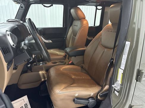 Used 2015 Jeep Wrangler Unlimited Rubicon w/ Dual Top Group AWD/4WD image 20