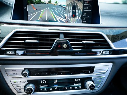Used 2021 BMW 740i w/ M Sport Package RWD image 39