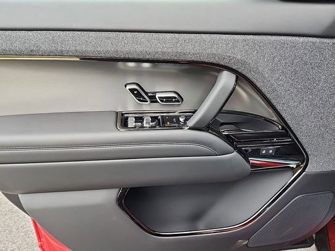New 2025 Land Rover Range Rover Sport Dynamic SE AWD/4WD image 24