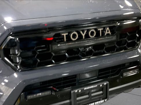 Used 2025 Toyota Tacoma TRD Pro AWD/4WD image 30