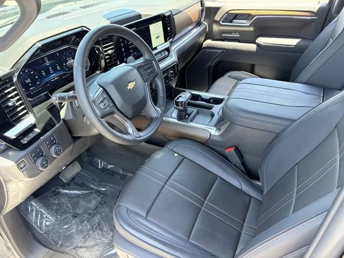 Used 2025 Chevrolet Silverado 1500 High Country AWD/4WD image 19
