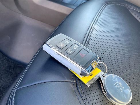 Used 2025 Land Rover Defender 110 S image 13