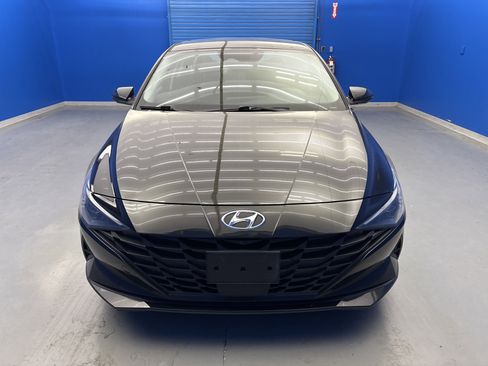 Used 2023 Hyundai Elantra SEL w/ Convenience Package FWD image 3