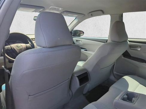Used 2017 Toyota Camry LE FWD image 19