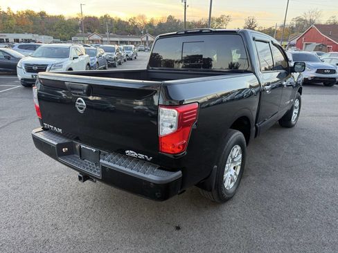 Used 2018 Nissan Titan SV w/ SV Convenience Package image 7