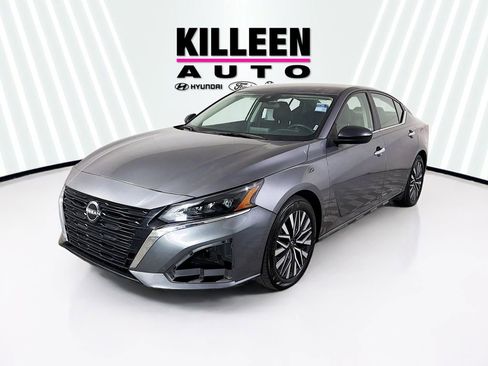 Used 2024 Nissan Altima 2.5 SV image 3