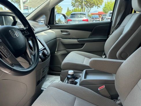 Used 2016 Honda Odyssey SE image 11