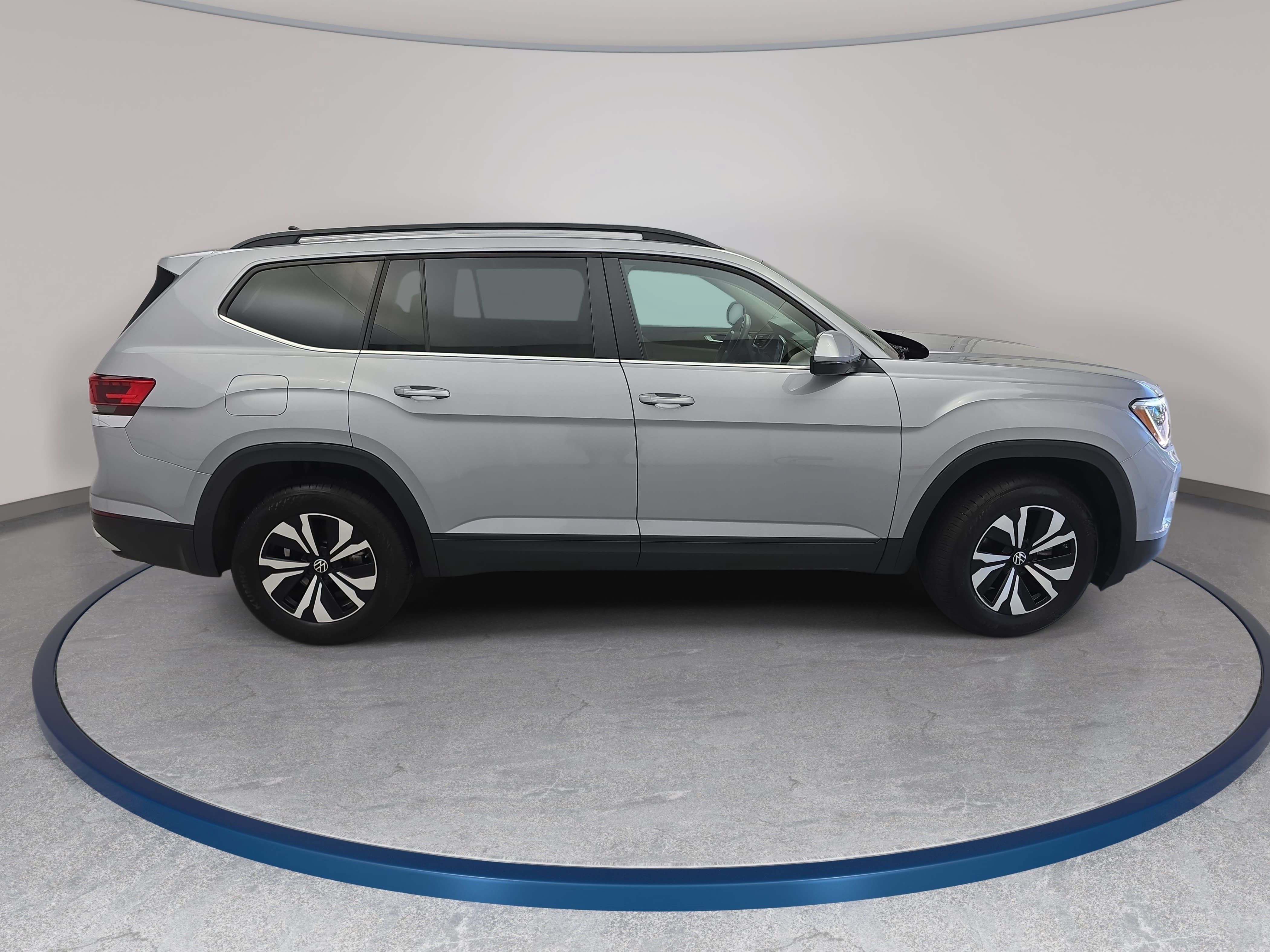Used 2026 Volkswagen Atlas SE FWD image 4