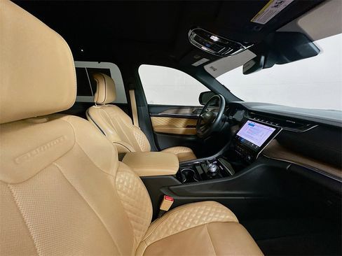 Used 2021 Jeep Grand Cherokee L Summit w/ Luxury Tech Group V image 32