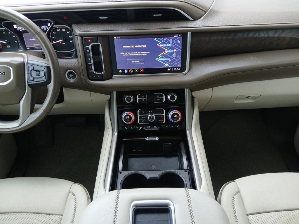 Used 2021 GMC Yukon XL Denali w/ Denali Premium Package AWD/4WD image 3