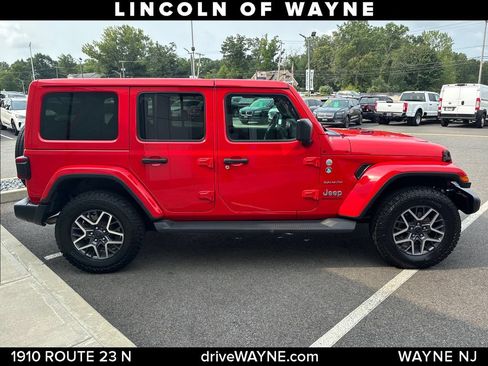 Used 2024 Jeep Wrangler Unlimited Sahara AWD/4WD image 8
